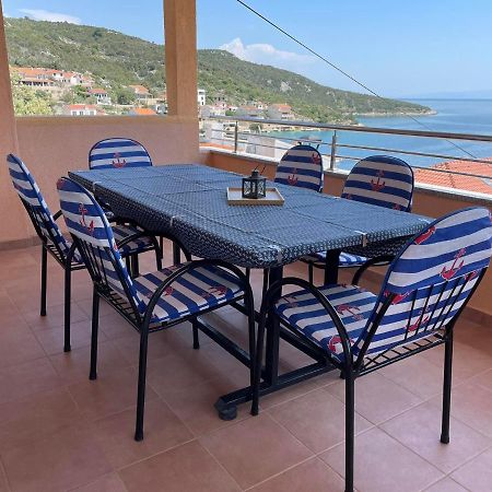 Apartman Emilija Vinišće Kültér fotó