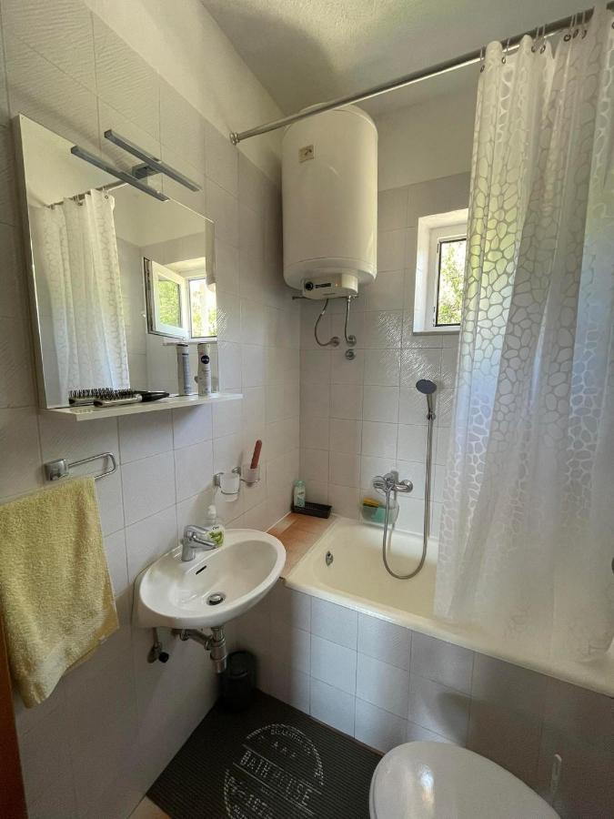 Apartman Emilija Vinišće Kültér fotó