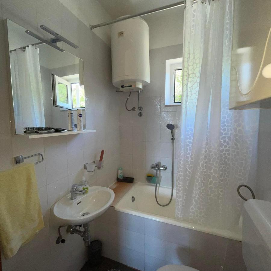 Apartman Emilija Vinišće Kültér fotó