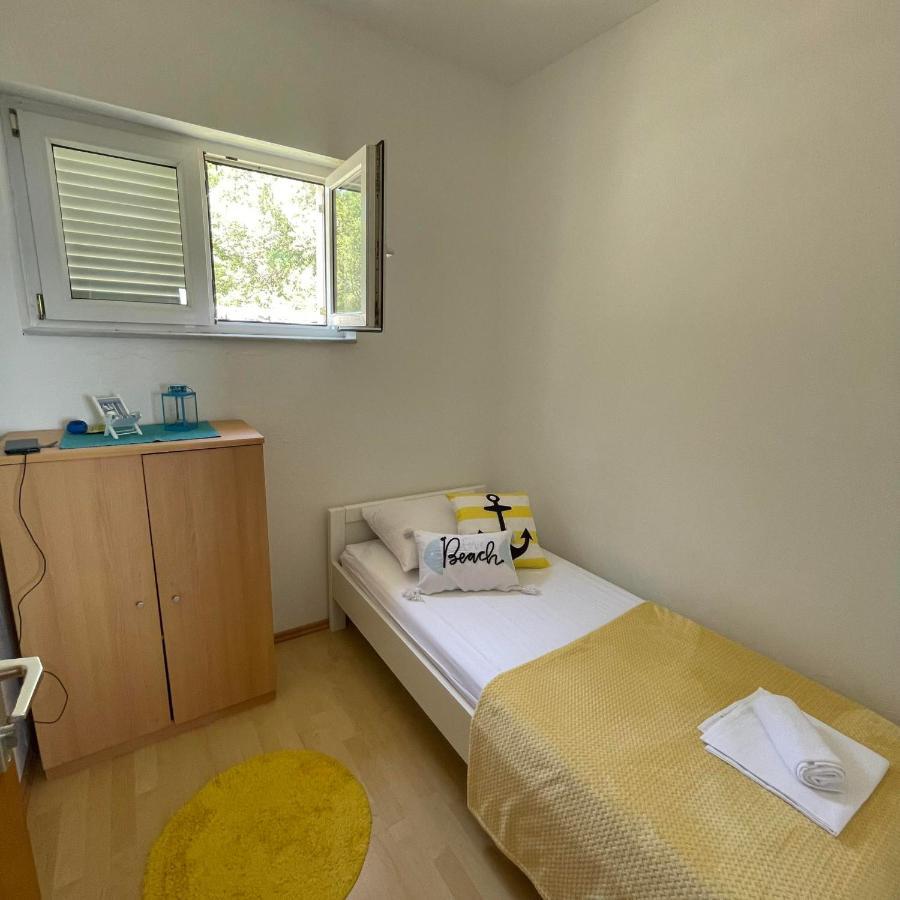 Apartman Emilija Vinišće Kültér fotó
