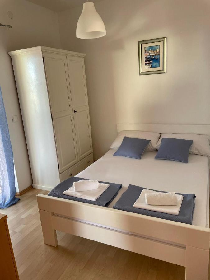 Apartman Emilija Vinišće Kültér fotó