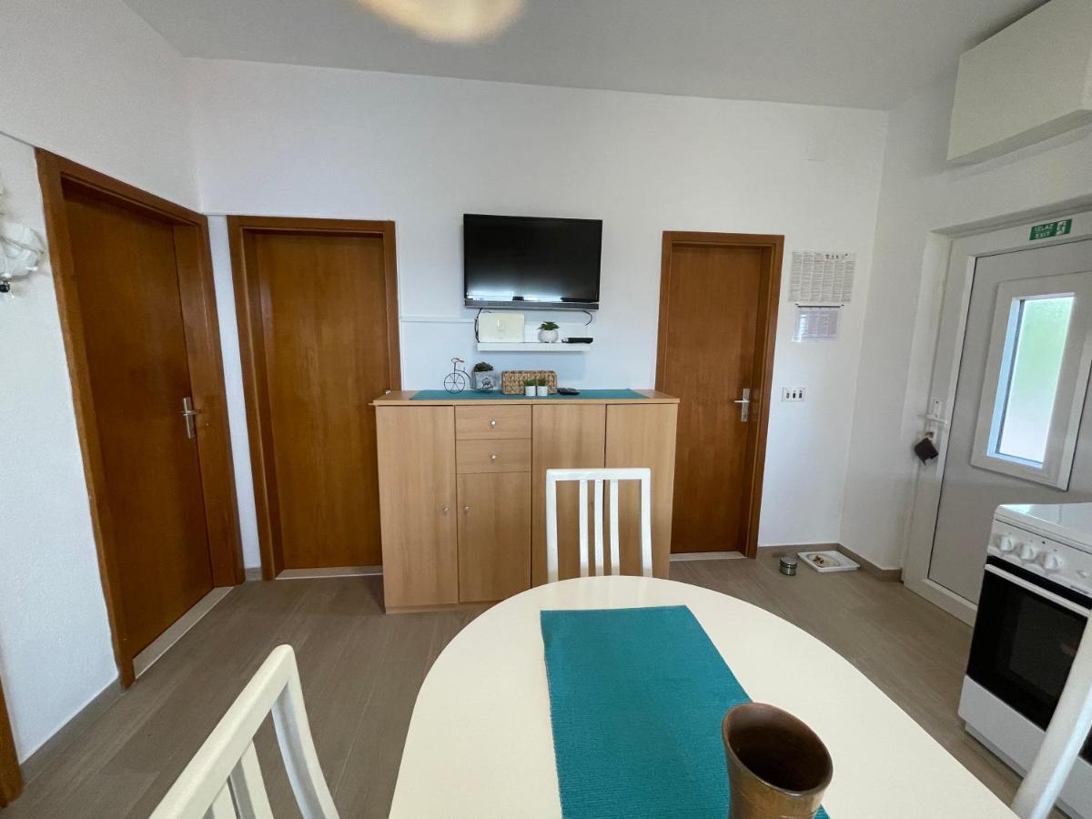 Apartman Emilija Vinišće Kültér fotó