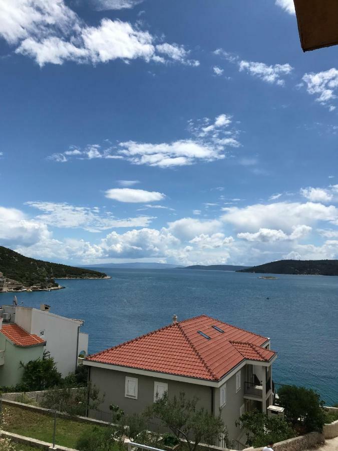 Apartman Emilija Vinišće Kültér fotó